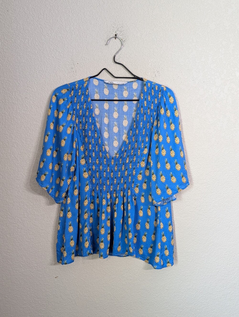 Zara Woman Blue Pineapple Print Top Blouse Sz L Wide Short Sleeves V-Neck Flowy